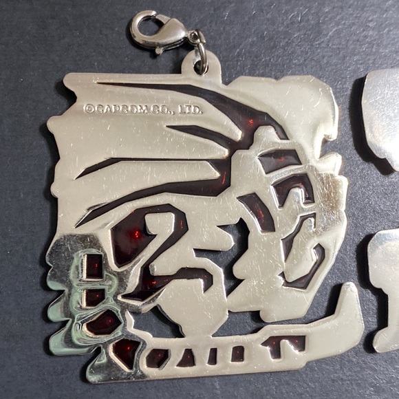 🖤CAPCOM💕2ea Pendants(charms) - Picture 9 of 12